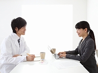 臨床検査技師とパソコン